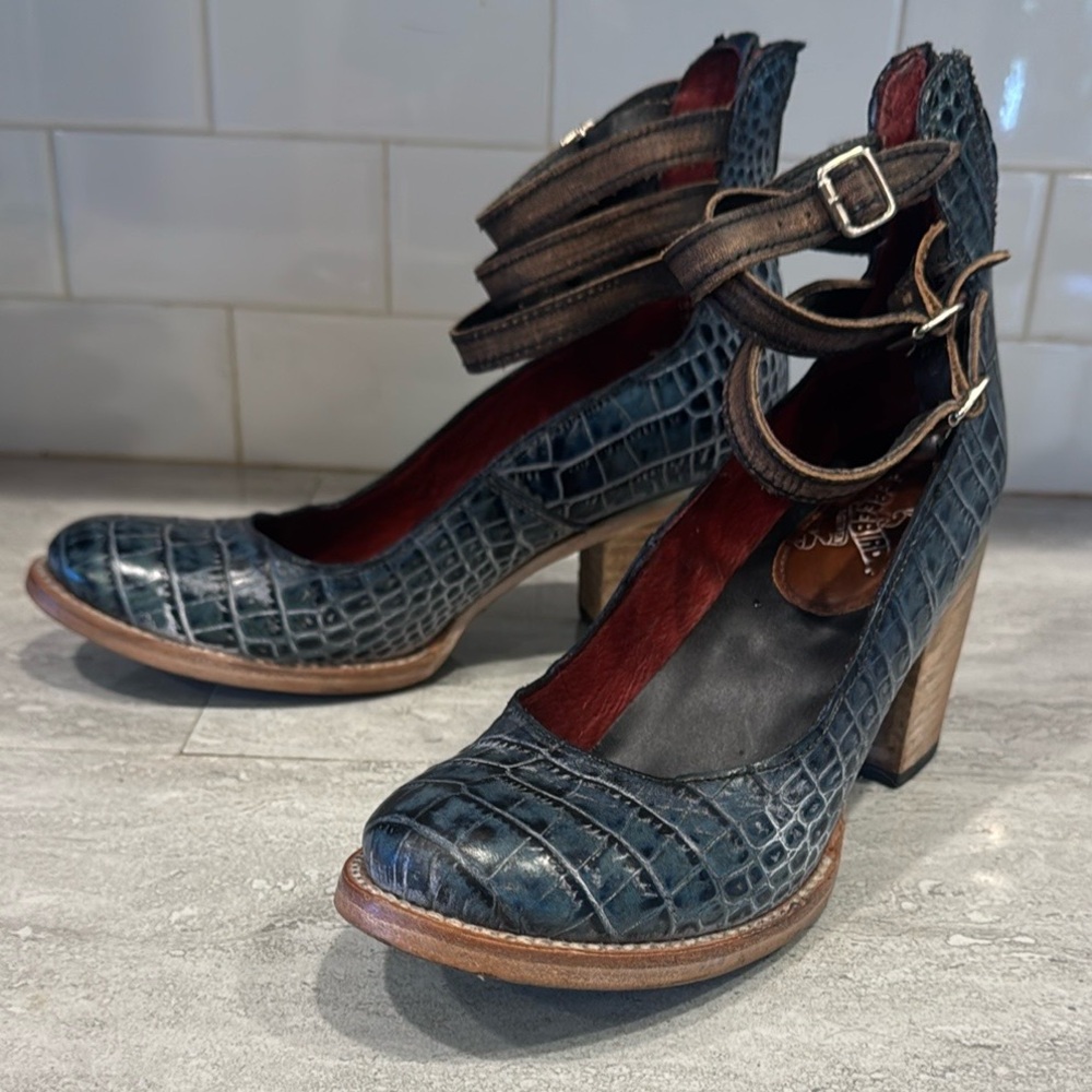 Freebird turquoise Croc-Embossed Women's Heels